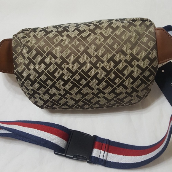 New with tags AUTHENTIC Tommy Hilfiger fanny bag - Picture 6 of 6